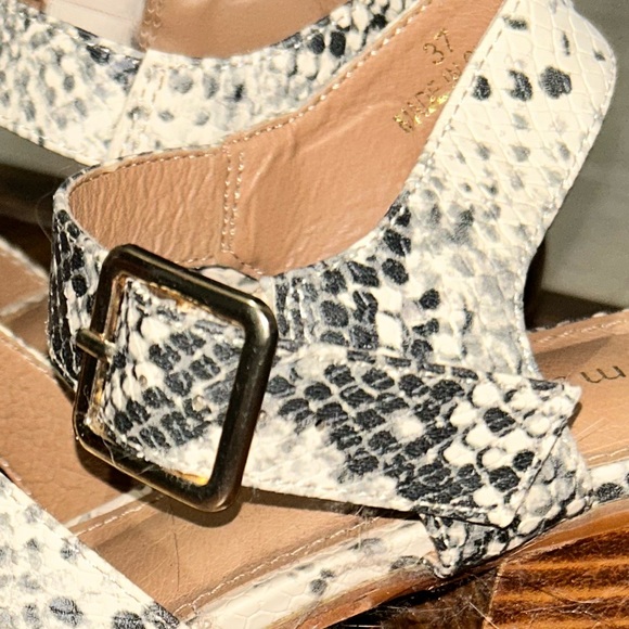 Madden girl barely worn size 6 heels in snake print - Picture 3 of 3